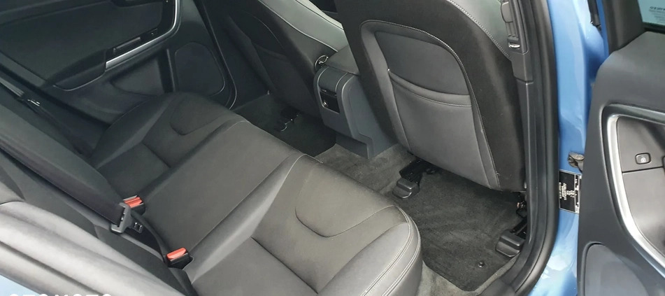 Volvo V60 cena 17500 przebieg: 231000, rok produkcji 2014 z Nowy Targ małe 121